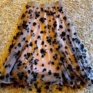 Beautiful skirt lined mesh with black velvet flower print elastic waist